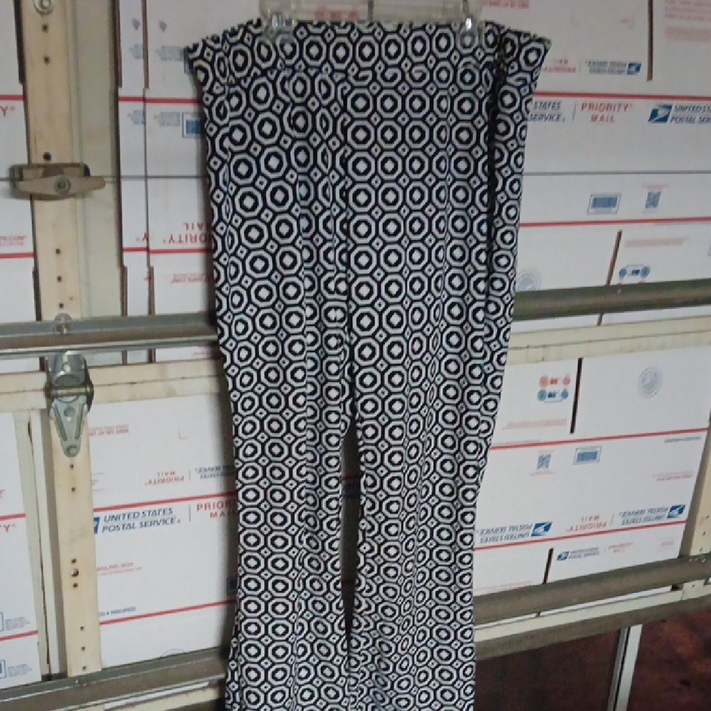 Mackenzie & James Size 3X  Black and White Geometric Women's Pants (SKU 509)